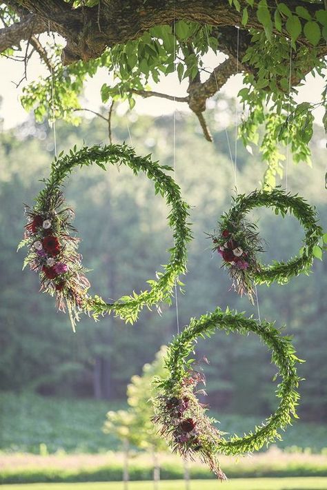 Ring Wreath Diy, Shrek Wedding, Moss Ring, Ring Wreath, Unique Wedding Decor, Unique Wedding Flowers, Garden Wedding Decorations, Eco Friendly Wedding, Diy Yard