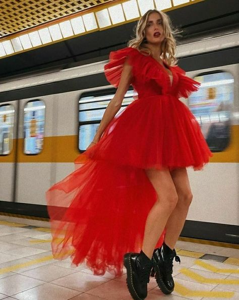 Tulle Red Dress, Tulle Dress Photoshoot, Unique Dresses Short, High Low Tulle Dress, Pink Birthday Dress, Dress Shorts Outfit, Attractive Dresses, Dress With Train, Outfits Dress