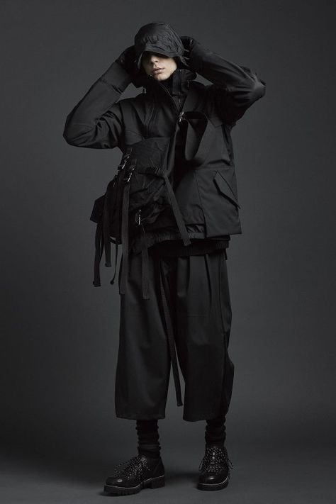 Post-Apocalyptic Fashion Techware Men, Apocalyptic Outfit, Post Apocalyptic Outfit, Futurism Fashion, Hakama Pants, Post Apocalyptic Fashion, Techwear Fashion, Burning Man Fashion, Apocalyptic Fashion