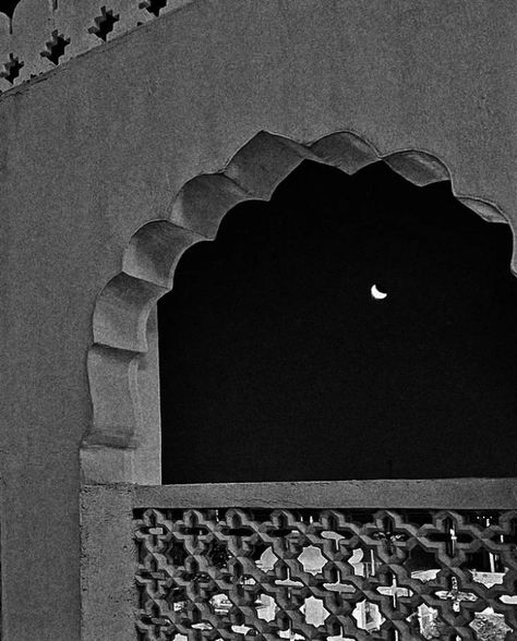 Desi Black And White Aesthetic, Desi Black Aesthetic, Black Desi Aesthetic, Indian Aesthetic Wallpaper, Moon Girl, Black Indians, Desi Aesthetic, Indian Aesthetic, Black And White Aesthetic