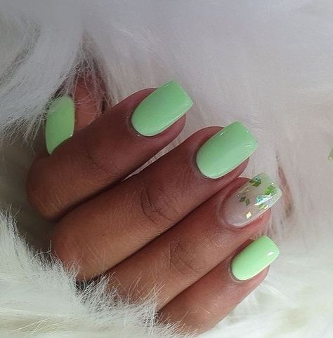 Nails For March Acrylic, Pastel St Patricks Day Nails, Easter And St Patricks Day Nails, Short Saint Patricks Day Nails, March Bday Nails, March Toe Nails Ideas, Light Green St Patricks Day Nails, Saint Patrick’s Day Nails Simple, St Patrick's Day Nails Design Gel