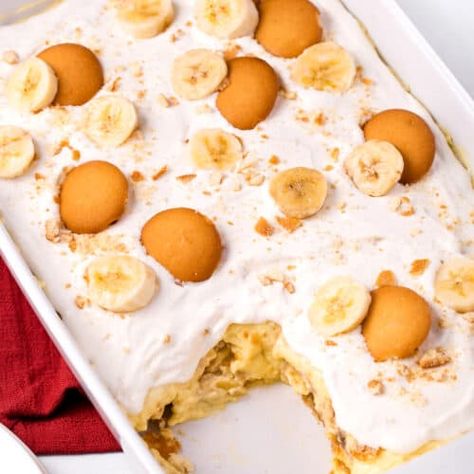 Layered Banana Pudding - All Things Mamma Easy Banana Pudding Recipe, Banana Desserts, Banana Pudding Poke Cake, Pudding Poke Cake, Easy Banana Pudding, No Bake Banana Pudding, Banana Pudding Cake, Homemade Banana Pudding, Best Banana Pudding