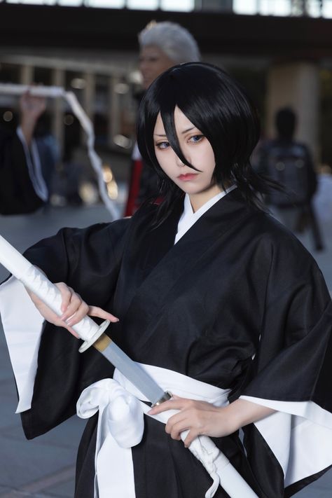 Rukia Cosplay, Diablo 4 Lilith, Sode No Shirayuki, Best Anime Cosplay, Maleficent Wings, Ichigo Cosplay, Bleach Cosplay, Artsy Makeup, Bleach Rukia