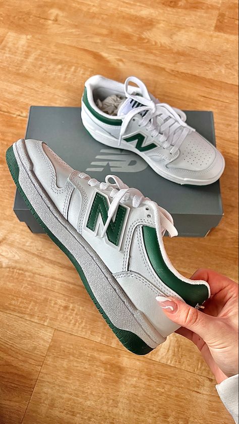 New Balance Shoes 480, New Balance 480 Outfit Women, Popular Shoes 2023, New Balance Shoes Green, Rubber Shoes Outfit Casual, New Balance 480 Outfit, White And Green Shoes, Green Sneakers Women, Rubber Shoes Outfit