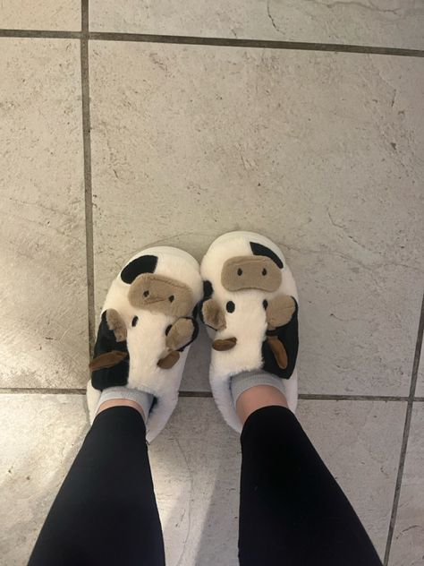 #fashion #christmas #cowprint #cowgirlstyle #slippers #homefinds #2024glowup #cuteoutfit #styleinfluencer #styleideas Cute Slippers Fluffy, Dorm Slippers, Kawaii Slippers, Kawaii House, Taylor Christmas, Cow Slippers, Slippers Cute, Fluffy Slippers, Sleepy Time