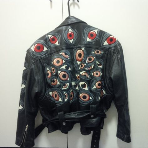 Hand painted argus eyes leather jacket Battle Jacket, Diy Vetement, Gold Aesthetic, Estilo Punk, Painted Clothes, Black Mamba, Mode Vintage, Cool Clothes, Character Outfits