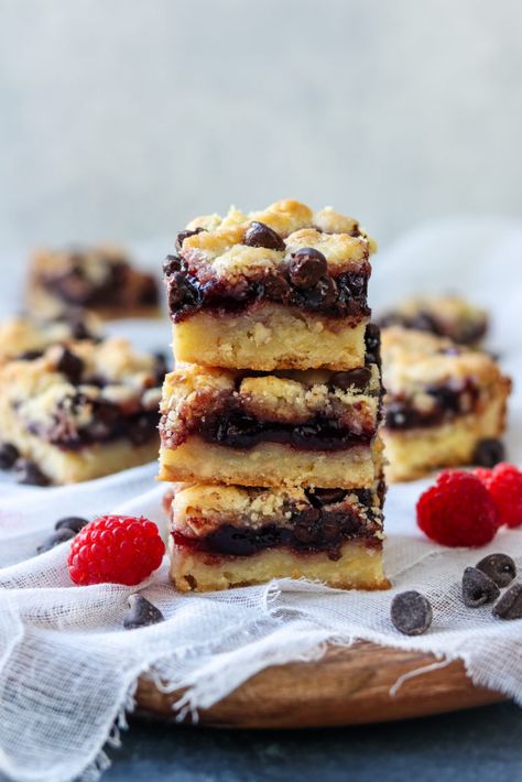 Raspberry Chocolate Chip Crumb Bars | Give it Some Thyme – buttery sugar cookie topped with raspberry jam, choc chips and streusel crumbs are the best and easiest 7-ingredient cookies! #barcookies #barcookiesrecipes #barcookieseasy #raspberrybarcookies #raspberrychocolatechipbars #streuselbars #raspberrystreuselbars #christmascookies #christmascookieseasy #christmascookiesrecipes #bestchristmascookies #bestchristmascookiesever #giveitsomethyme Chocolate Raspberry Bars, Balsamic Pork Tenderloins, Streusel Bars, Raspberry Chocolate Chip, Buttery Sugar Cookies, Raspberry Bars, Crumb Bars, Balsamic Pork, Chocolate Chip Bars