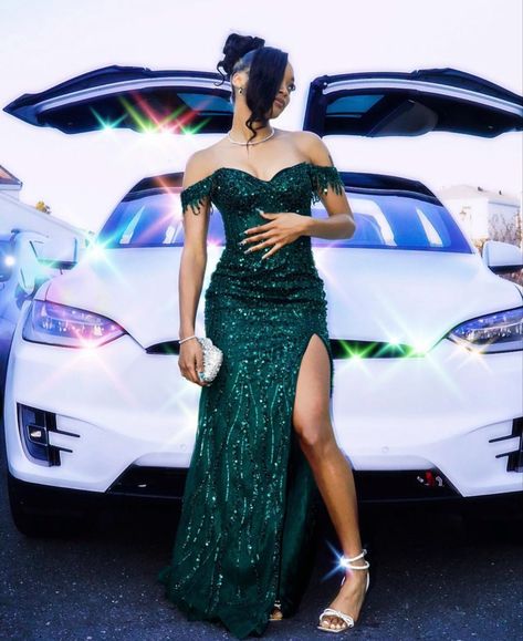 Green Dress Outfit Prom, Emreld Green Prom Dress, Matric Dance Dresses Emerald Green, Emerald Green Dress Prom Long, Emerald Green Homecoming Dresses Long, Royal Green Prom Dress, Dark Green Prom Dress Black Women, Green Birthday Outfits Black Women, Prom Dress Green Emerald