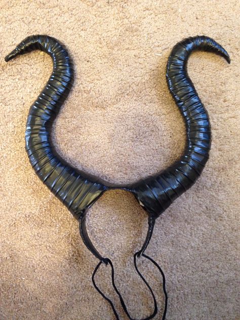 Maleficent Diy Costume, Maleficent Horns Drawing, Malificent Horns Diy, Maleficent Wings Diy, Diy Maleficent Horns, Maleficent Head Piece Diy, Maleficent Costume Diy Horns, Malificent Head Piece, Diy Fashion Show