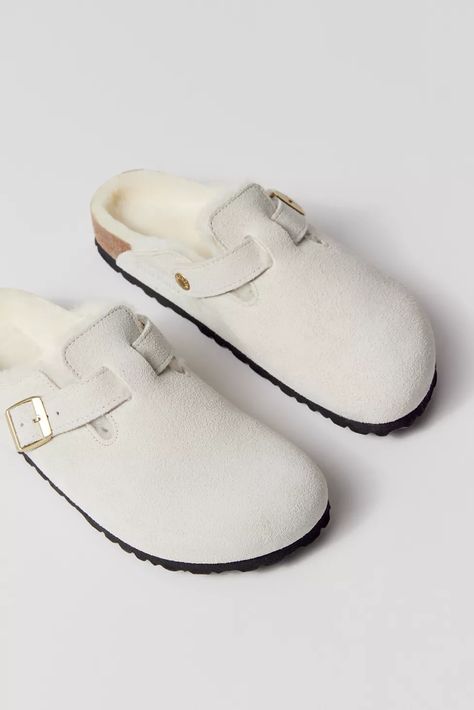 Birkenstock Boston Shearling Clog | Urban Outfitters Birkinsoks Clogs, Boston Clogs And Socks, Fuzzy Clogs, Cute Women Shoes, Shoes Essentials Women, Shoe Trends, Shoes Fall, Aesthetic Christmas Wishlist, Fuzzy Birkenstocks