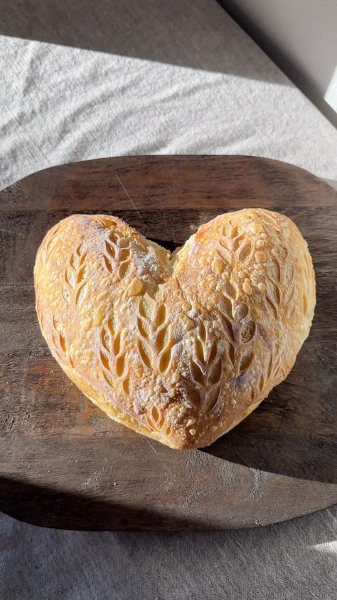 Jackie | Shape, score, and bake this heart shaped sourdough loaf with me! These are perfect for Valentines Day coming up! 💖✨🥖 #sourdough… | Instagram Sourdough Valentines, Valentines Sourdough Bread, Heart Bread, Valentines Sourdough, Heart Shaped Bread Loaf, Valentine’s Day Sourdough, Scoring Sourdough Bread Heart, Bread Scoring, Valentines Baking