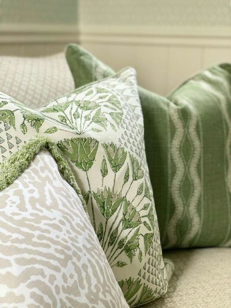 Sage Living Room Pillows, Green Pillows Bedroom, Sage Living Room, Neutral Bedroom Decor, Best Home Interior Design, Leaves Pillow, Abstract Pillows, Green Pillows, Living Room Green