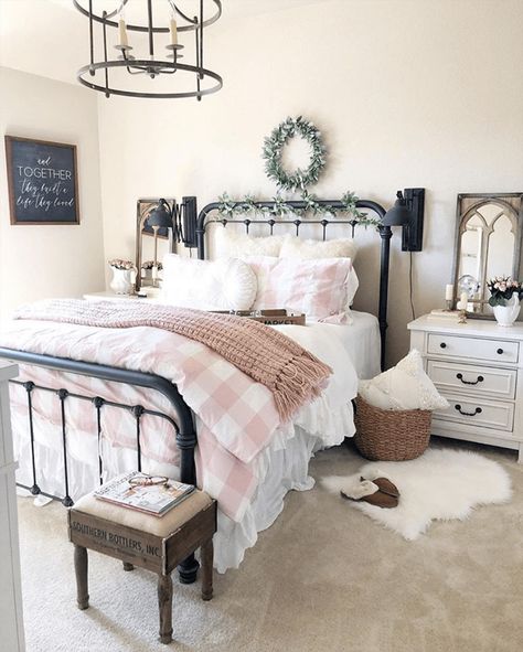 Farmhouse Style Bedrooms, Spring Bedroom, Rustic Bedroom Decor, White Bedroom Furniture, Pallet Furniture Bedroom, Farmhouse Bedroom Decor, Master Bedrooms Decor, Farmhouse Bedroom, Rustic Bedroom