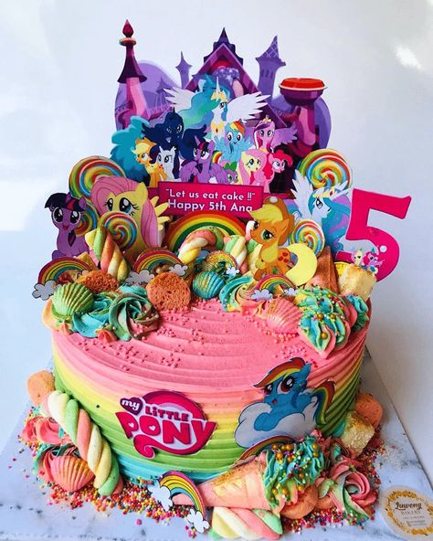 My Little Pony New Generation Cake, My Little Pony Birthday Party Cake, Pony Cake Design, Pony Cake Birthday, Pony Birthday Cake Ideas, My Little Pony Cake Ideas, Mlp Cake, Mlp Birthday, My Little Pony Birthday Cake