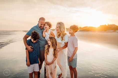 Charleston Beach, Colors Pictures, Beach Memories, Photography Outfits, Family Photoshoot Poses, Family Of 6, Family Beach Pictures, Beach Family Photos, Beach Pictures Poses