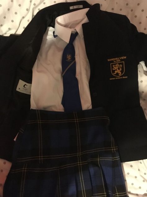 Institute Le Rosey, Le Rosey School Aesthetic, Le Rosey School Uniform, Uk Private School, Secondary School Uniform Uk, Fancy School Uniform, British Secondary School Aesthetic, Private School Uniform Outfits, British School Aesthetic