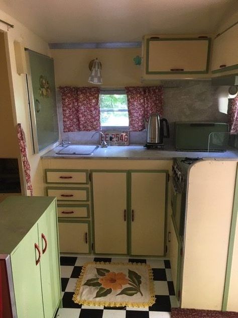 1970’s Shasta 1400 For Sale | Little Vintage Trailer | Bloglovin’ Shasta 1400, Vintage Trailers For Sale, Vintage Trailer Remodel, Trailers Vintage, Vintage Trailers Restoration, Vintage Trailer Interior, Vintage Camper Interior, Vintage Camper Remodel, Trailer Diy