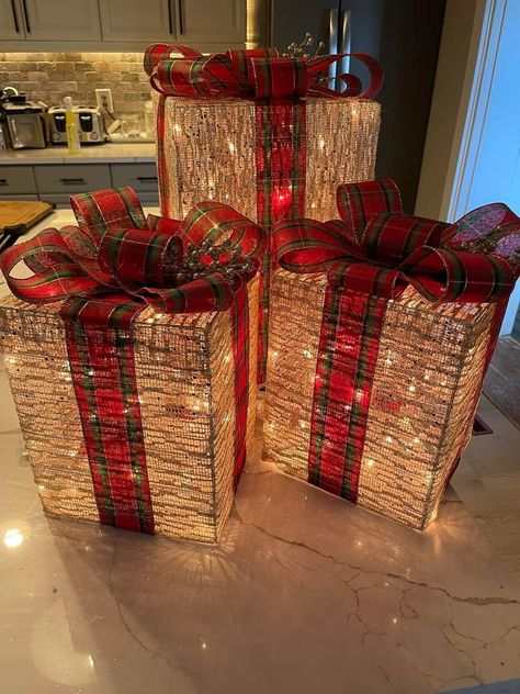 Diy Lighted Present Boxes, Light Up Present Boxes Diy, How To Make Outdoor Christmas Presents, Diy Outdoor Christmas Present Decor, Diy Light Up Christmas Presents, Diy Large Outdoor Christmas Presents, Diy Lighted Christmas Boxes, Light Up Christmas Presents, Outdoor Christmas Presents