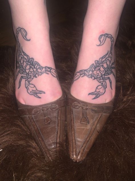 scorpion foot tattoos & pointed toe kitten heels Scorpion Foot Tattoo, Vintage Kitten Heels, Scorpion Tattoos, Moon Woman, Pointed Toe Kitten Heels, Vintage Kitten, Foot Tattoos For Women, Scorpion Tattoo, Wild Moon