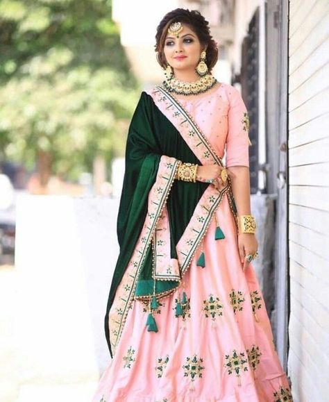 Grahsanti Outfit For Bride, Ethnic Lehenga, Choli Dress, Outfits Indian, Lehnga Dress, Lehenga Blouse Designs, Designer Bridal Lehenga, Indian Bridal Lehenga, Green Lehenga