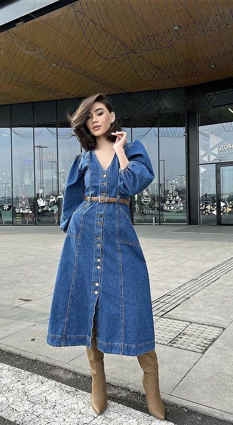 Jeans Dress Outfit, Denim Dress Outfit, Long Denim Dress, Sandal Tali, Indie Vibes, Look Adidas, Chic Dress Classy, Outfits For Fall, Estilo Indie