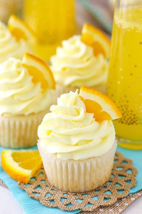 Mimosa Cupcakes, Oreo Cake Pops, Delicious Cupcakes Recipes, Boozy Cupcakes, Savory Cakes, New Year's Desserts, Orange Cupcakes, Fun Cupcake Recipes, Tiramisu Dessert