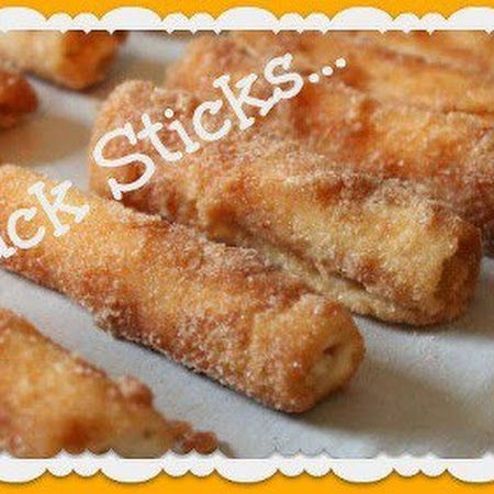 CRACK ROLLS (flattened bread with cream cheese mixture, rolled in cinnamon sugar) Cream Cheese Roll Up, Cream Cheese Rolls, Cake Bars, Hash Browns, Roll Ups, Yummy Sweets, High Tea, Just Desserts, Scones