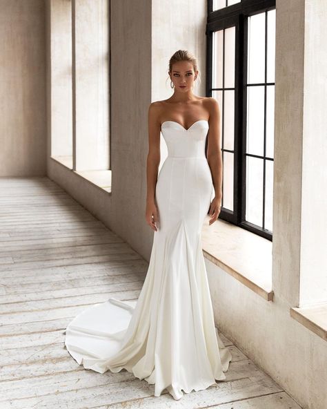 Eva Lendel | Wedding dresses on Instagram: “Ohio, Attele Bridal @attelebridal Trunk Show Dates: 5.11-16.11 Attele Bridal 3219 TREMONT ROAD UPPER ARLINGTON OHIO phone: +1…” Beloved Bridal Wedding Dresses, Satin Wedding Dress Mermaid Fitted Bodice, Elegant Wedding Dress Sweetheart Neckline, Mesh Wedding Dress Sheer, All White Satin Wedding Dress, Classic Halter Wedding Dress, Size 6 Wedding Dress, Rimless Wedding Dress, Large Skirt Wedding Dress