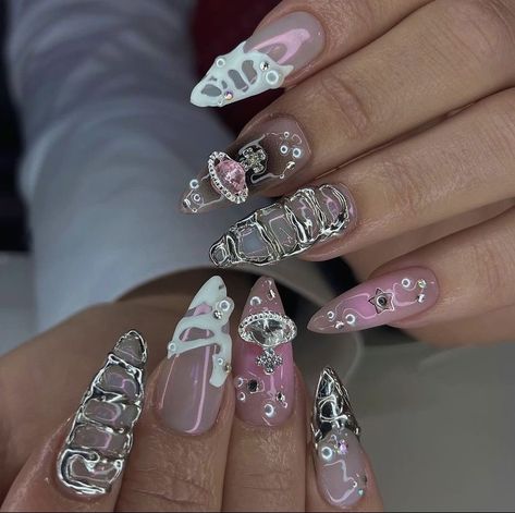 Nail Art Birthday, Xiaohongshu Nails, Nails Chinese, Elegant Almond Nails, Nails Kpop, Trendy Almond Nails, Kpop Nails, Nails Korean, Pink Tip Nails