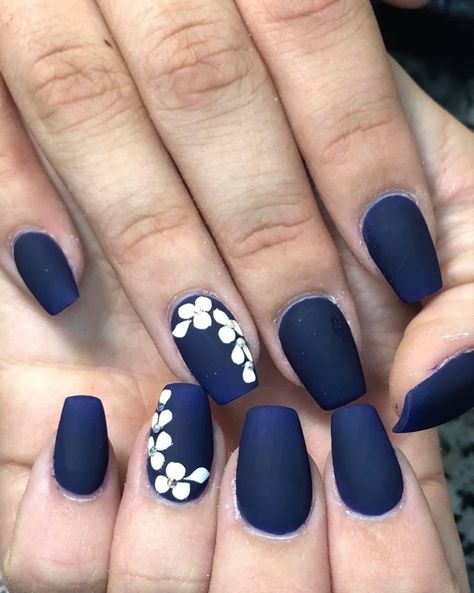 Navy Blue Nails With White Flowers, Dark Blue Nail Ideas Acrylic Coffin, Navy Blue Lavender Silver Wedding, Navy Blue And Peach Nails, Navy Blue And White Nail Ideas, Navy Nails With Flowers, Dark Blue Nail Designs Short, Navy Blue Prom Nails Short, Navy Blue Wedding Nails Bridesmaids