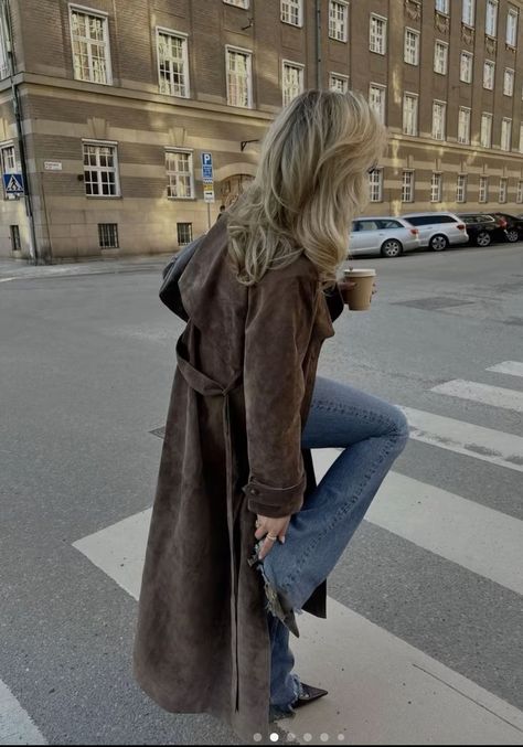 Fall Italy Outfits, Suede Jacket Outfit, Chique Outfit, Autumn Fits, Italy Outfits, Fall Fits, Outfits For Women, Moda Vintage, Mode Inspo