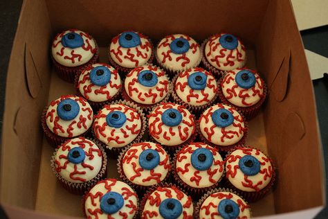 Eyeball Cupcakes, Buttercream Icing Recipe, Eye Ball, Monster Cake, Vanilla Buttercream Frosting, Halloween Eyeballs, Halloween Desserts, Halloween Cupcakes, A Love Story