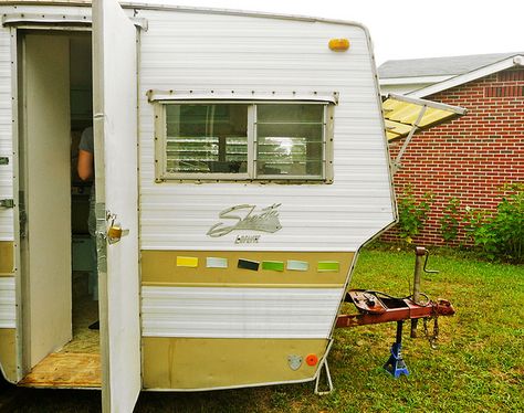 Shasta 1400, Shasta Loflyte, Serro Scotty, Tin Can Tourist, Glamping Ideas, Shasta Camper, Vintage Camper Remodel, Vintage Caravans, Mini Camper