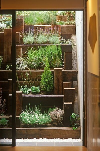 Small City Garden, Small Japanese Garden, Japanese Garden Landscape, Herb Garden Design, Tiered Garden, Pallet Garden, Small Space Gardening, Apartment Garden, Garden Bed