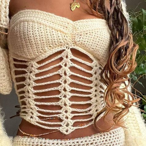 Crochet Corset, Crochet Top Outfit, Bikinis Crochet, Crochet Crop Top Pattern, Crochet Tops Free Patterns, Crochet Bralette, Crochet Business, Crochet Clothing And Accessories, Crochet Design Pattern