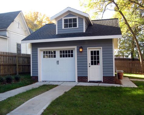 Small detached garage for Nathan's work stuff Small Detached Garage, Craftsman Home Exterior, Cottage House Exterior, Backyard Garage, Small Cottage House Plans, Garage Apartment Plans, Small Cottage Homes, Small Garage, Craftsman Bungalow