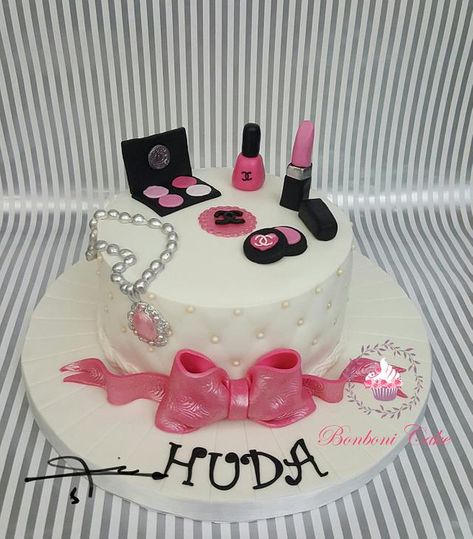 Salon Cake Ideas, Make Up Cakes Birthdays Girly, Makeup Birthday Cakes, Fashionista Cake, Birthday Cake Tutorial, Makeup Cake, 6th Birthday Cakes, Unique Birthday Cakes, Girly Cakes