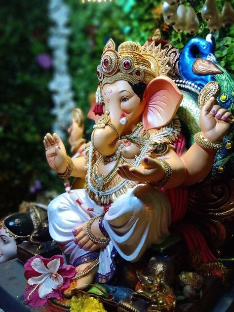 Ganesha Asthetic Pic, Ganesh Chaturthi Murti, Ganpati Murti For Ganesh Chaturthi, Ganpati Bappa Murti Decoration, New Ganesh Murti Images, Gowri Ganesha Decoration, Beautiful Ganesha Pictures, Ganesha Art Wallpaper, Ganesh Murti Decoration