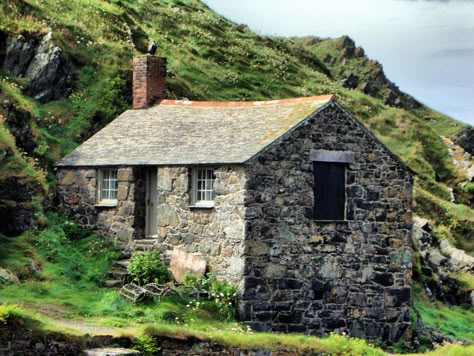 Fishermans Cottage, Stone Cottages, English Country Cottage, Eco Architecture, English Cottages, Cottage By The Sea, Cornwall England, Stone Cottage, Things To Paint