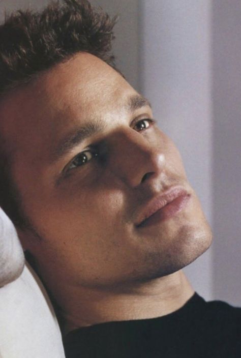 Justin Chambers 90s, Alex Greys Anatomy, Alex Karev Aesthetic, Alex From Greys Anatomy, Izzy From Greys Anatomy, Greys Anatomy Alex Karev, Greys Anatomy Alex, Greys Anatomy Men, Alex Landi Greys Anatomy