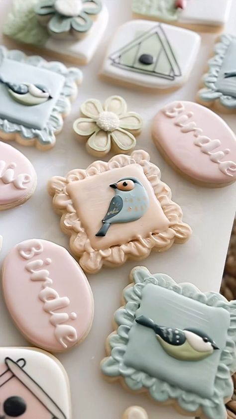 B I R D I E 🐦...my favorite little bird from the set! The peachy/orange and blue look so good together. This bird cookie was made possible through the use of royal icing transfers!!! Transfers are created by pre-piping images onto stencil film and later using the images to decorate flooded cookies. Transfers help simplify and speed up the decorating process!!! Highly recommend 🤗 F O L L O W @ohbabybakery for more cookie videos! . . . #cookiedecorating #cookietutorial #dfwcookies #dalla Bird Royal Icing Cookies, Bird Decorated Cookies, Birdhouse Cookies, Bird Sugar Cookies, Nature Cookies, Flooded Cookies, Icing Transfers, Bird Baby Shower, Bird Cookies