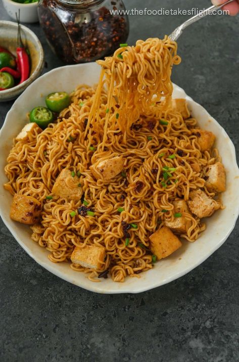 Lucky Me!-Style Chilimansi Instant Pancit Canton Noodles - The Foodie Takes Flight Pancit Canton Recipe, Canton Noodles, Pancit Canton, Easy Filipino Recipes, Calamansi Juice, Kecap Manis, Student Recipes, Asian Inspired Dishes, Vegan Asian