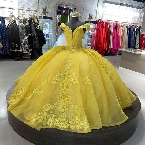 Beauty And The Beast Quinceanera Dress, Yellow Quinceanera Dresses, Yellow Quince, Lace Quinceanera Dresses, Yellow Quinceanera Dress, Beauty And The Beast Dress, Pretty Quinceanera Dresses, Graduation Gown, Quince Dress