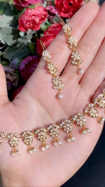 Gold Pearl Jewelry Set, Wedding Jewelry Sets Bridal Jewellery, Antique Necklaces Design, Neck Pieces Jewelry, Bridal Jewellery Design, Bridal Jewelry Vintage, Modern Gold Jewelry, Gold Jewelry Simple Necklace, Antique Jewellery Designs