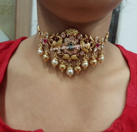 Beautiful Gold Necklaces Choker, Neck Gold Jewelry Indian, Simple Neck Chockers, Nakshi Choker Designs Gold, Nakshi Choker Designs, Nakshi Bangles Gold, Chokar Design Jewelry In Gold, Gold Neck Choker, Bajubandh Design Gold