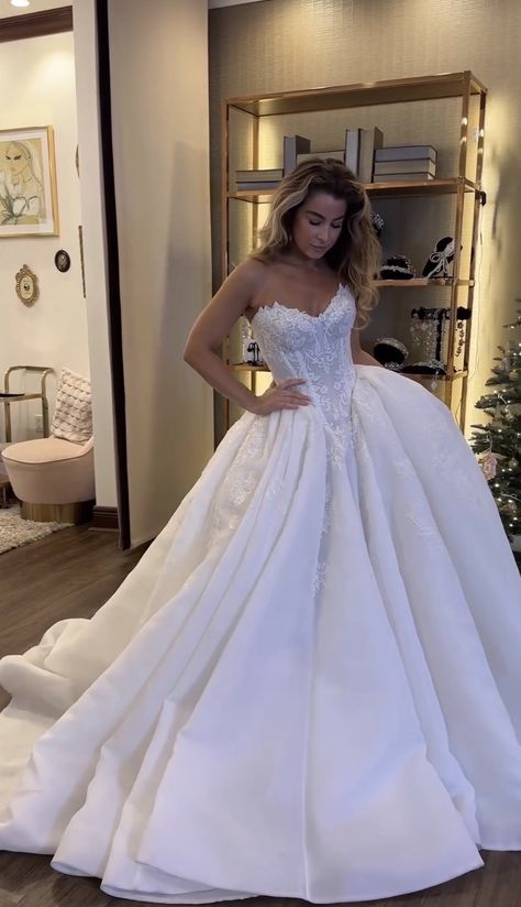 Leah Da Gloria, Plain Wedding Dress, Pretty Wedding Dresses, Fancy Wedding Dresses, Cute Wedding Dress, Dream Wedding Ideas Dresses, Princess Wedding Dresses, Princess Wedding, Dreamy Wedding