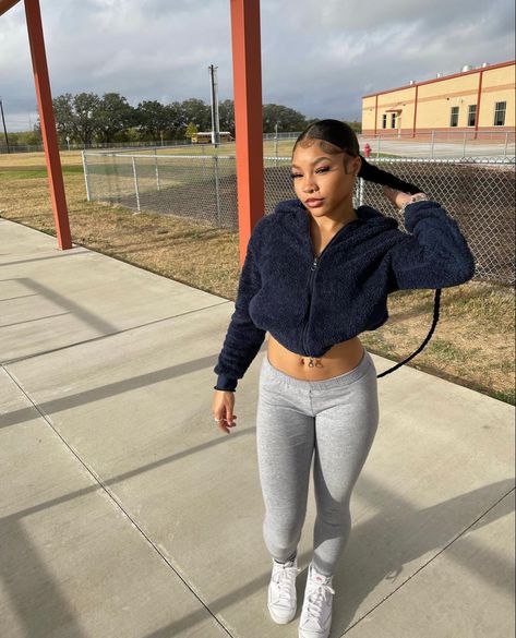 Baddie Outfits For School Leggings, First Day College Outfit Ideas Baddie, First Day Of College Outfits Summer Baddie, Baddie Campus Outfits, Baddie Going Out Outfits, Latina Outfits School Baddie Winter, Basic Baddie Outfits, Baddie Fits For School, Cute Outfits For Going Out