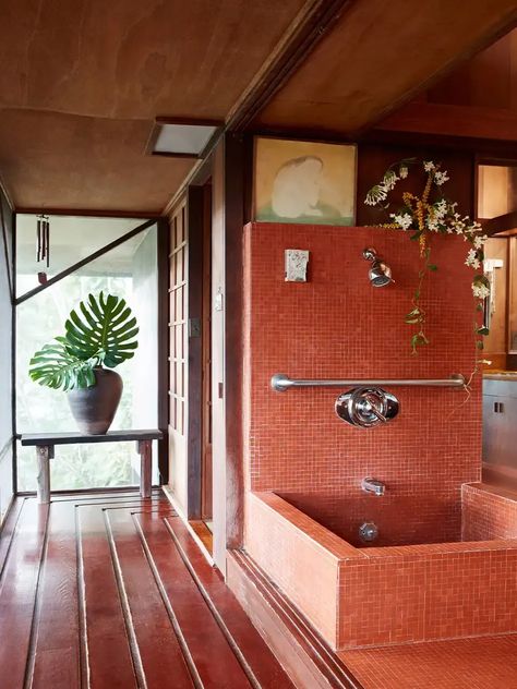 More and more designers are keeping this dated bathroom tile in renovations. Here’s how to make the retro detail feel fresh. Aesthetic Bathroom Decor, Vintage Bathroom Tile, 20 Aesthetic, Retro Bathrooms, Aesthetic Bathroom, Zellige Tile, Bathroom Tile Designs, Vintage Tile, Bathroom Trends