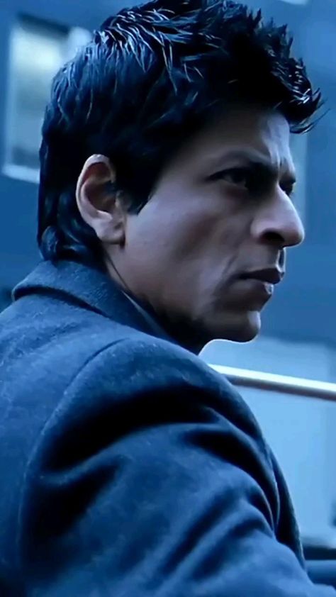 Jawaan Movie Srk, Bollywood Movie Clips, Shahrukh Khan Raees, Hollywood Action Movies, Don 2, Shah Rukh Khan Movies, Srk Movies, 90s Bollywood Aesthetic, Bff Hands Aesthetic