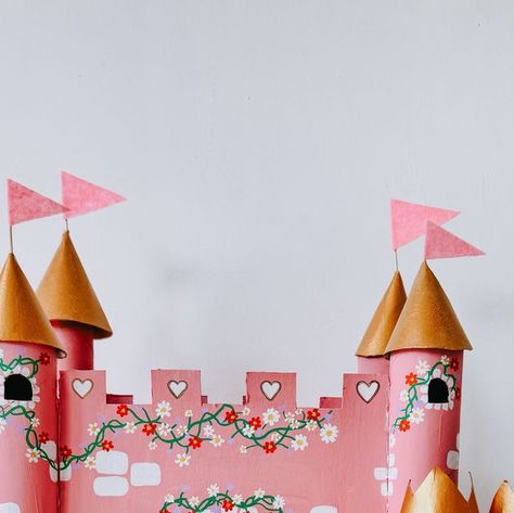 Lydia Rowley on Instagram: "💘🏰 RUBBISH CASTLE 🏰💘 • …made from kitchen roll tubes and a cereal box. The king and queen are toilet tubes 👑 • Remember to use your recycling in crafting, it’s free and so much fun 🧻♻️✂️✨" Paper Roll Castle, Toilet Roll Castle, Toilet Paper Roll Castle, Barbie Castle, Kitchen Roll, King And Queen, School Project, Toilet Roll, Halloween Parties